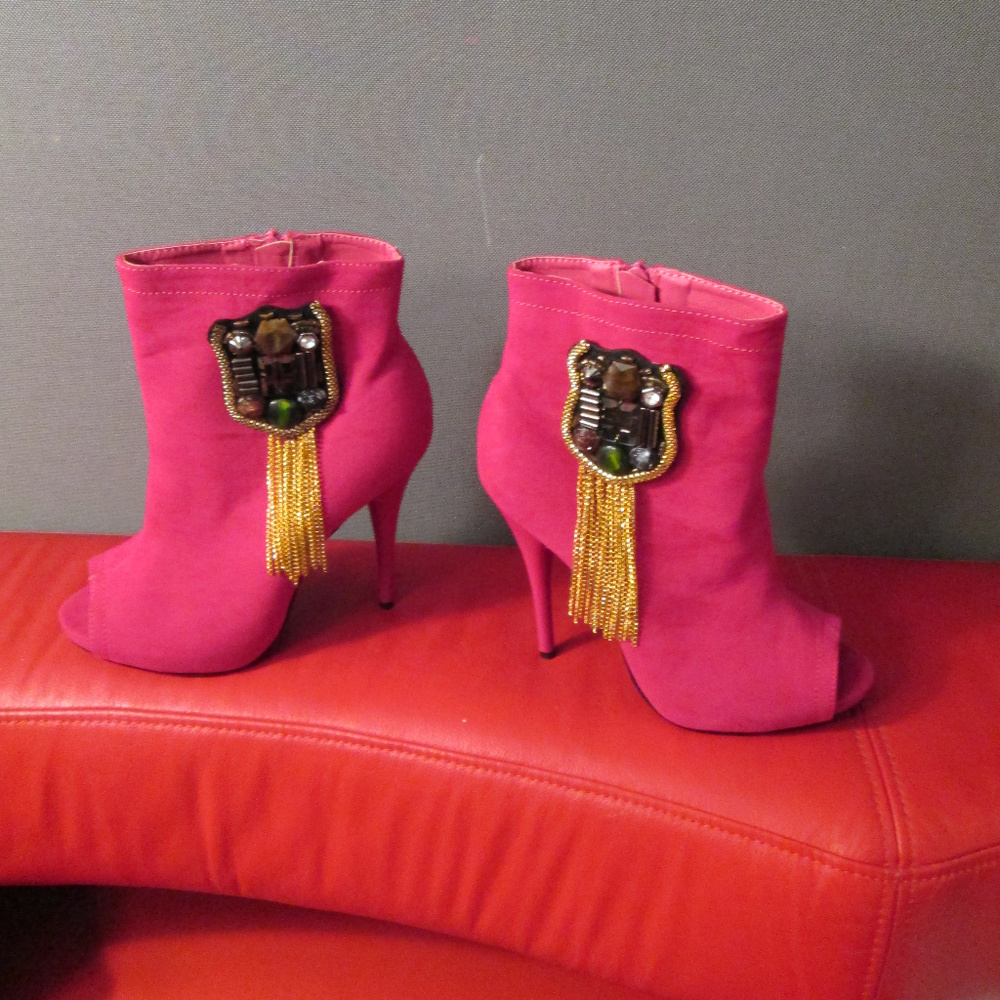 Wms. Sz. 9 Hot Pink Peep Toe Booties